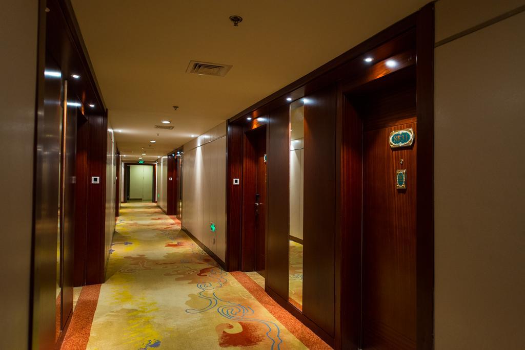 Vienna International Hotel - Expo Branch Shanghai Exterior photo